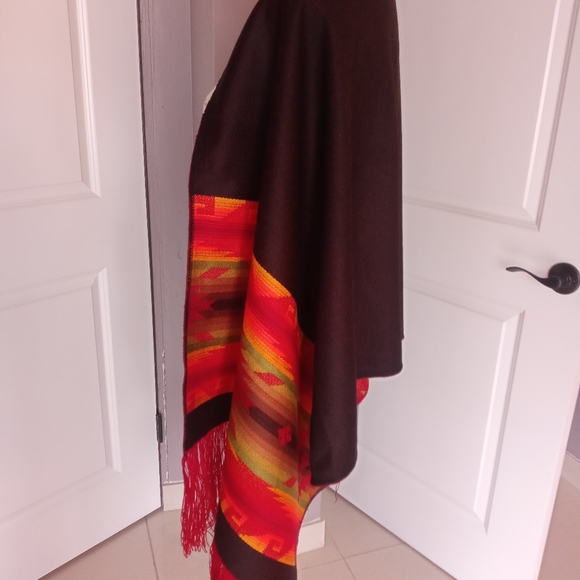 Artisanal RED Andean Shawl, ECUAFOR - Picture 3 of 4